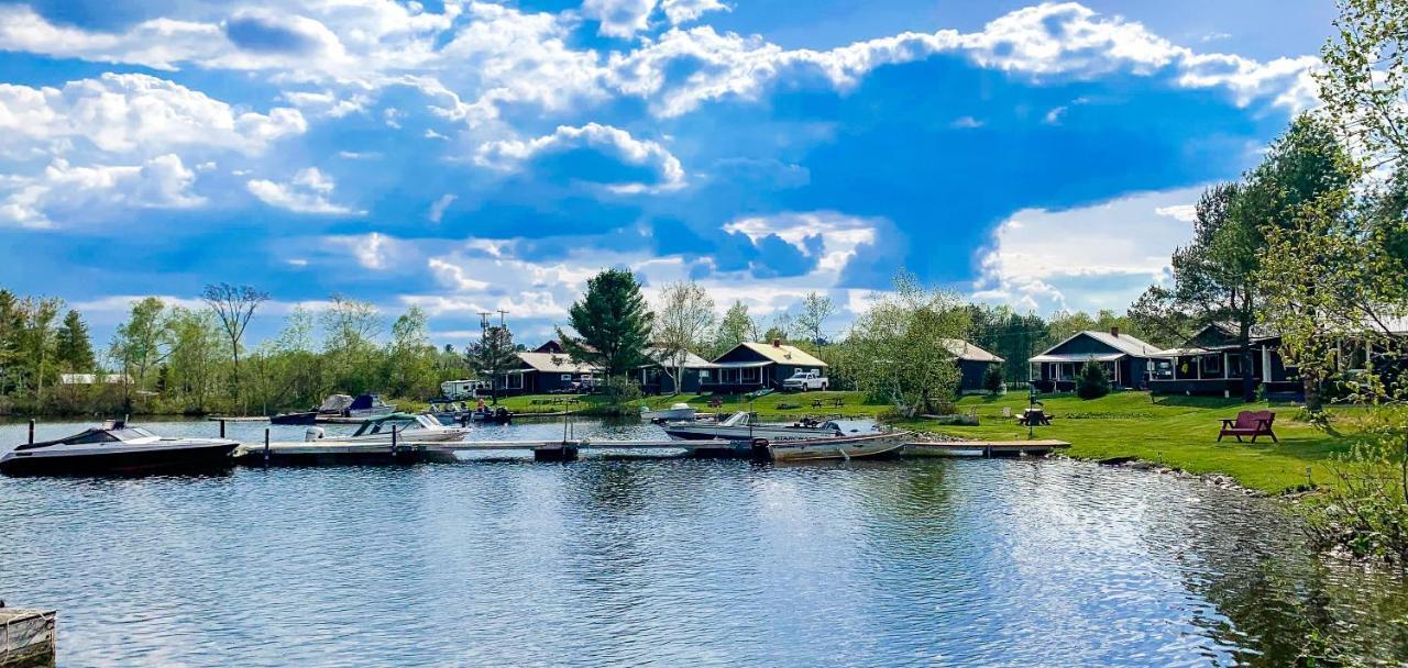 Town & * Rangeley